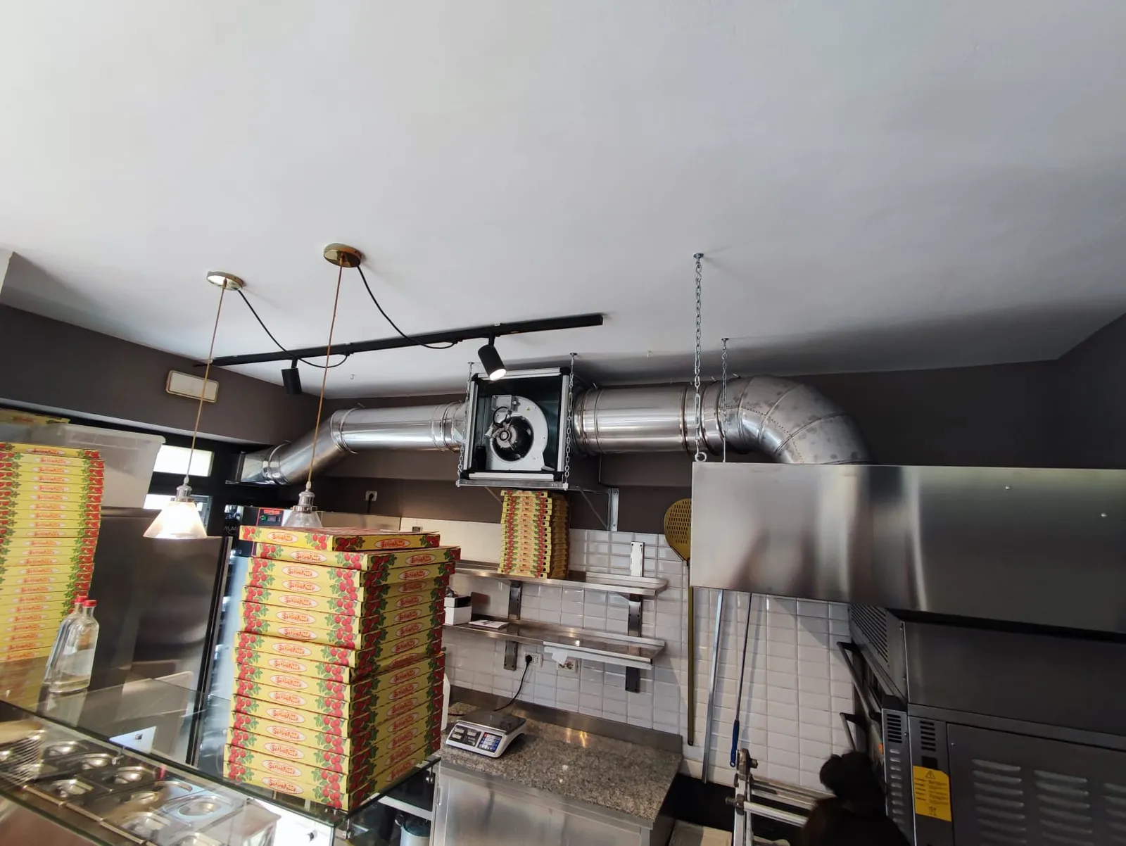- cappa-e-motore-forno-pizza.webp