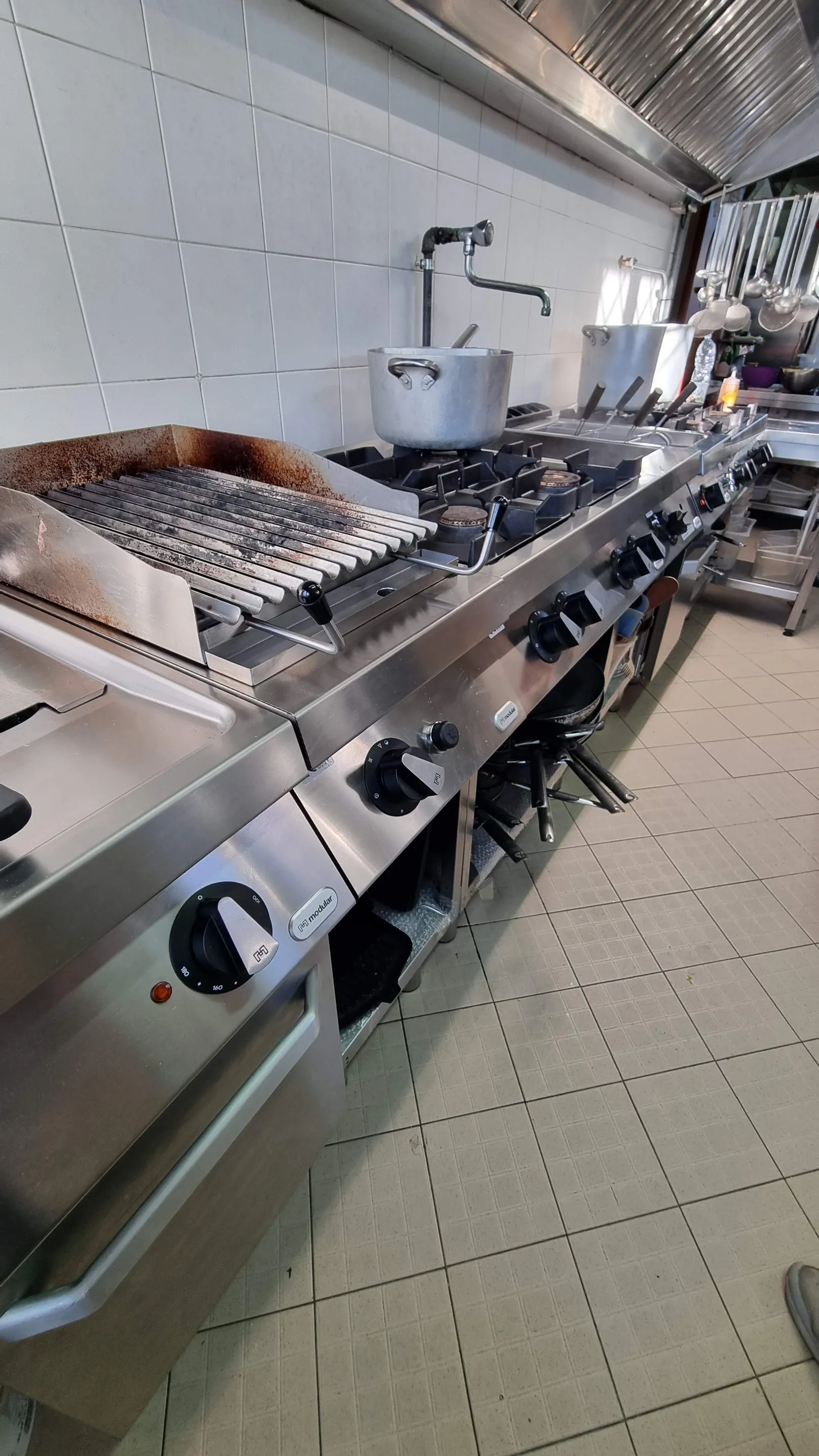 Ristorante Il Melograno - friggitrice-griglia-fuochi-cuocipasta-fuochi.webp