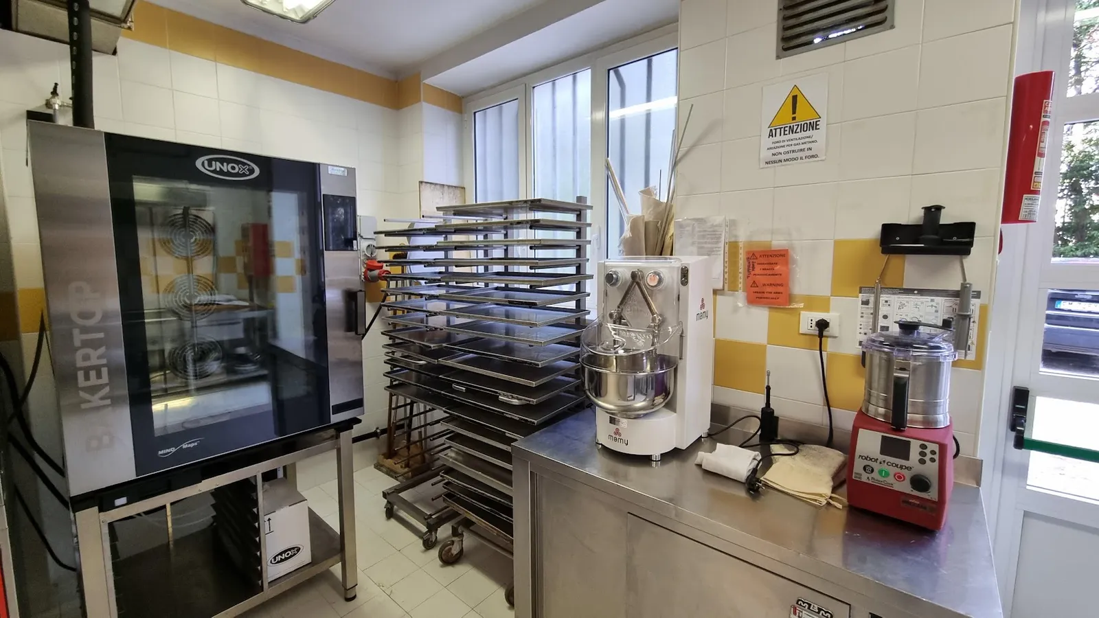 Istituto Alberghiero Martini - attrezzatura-laboratorio-pasticceria.webp