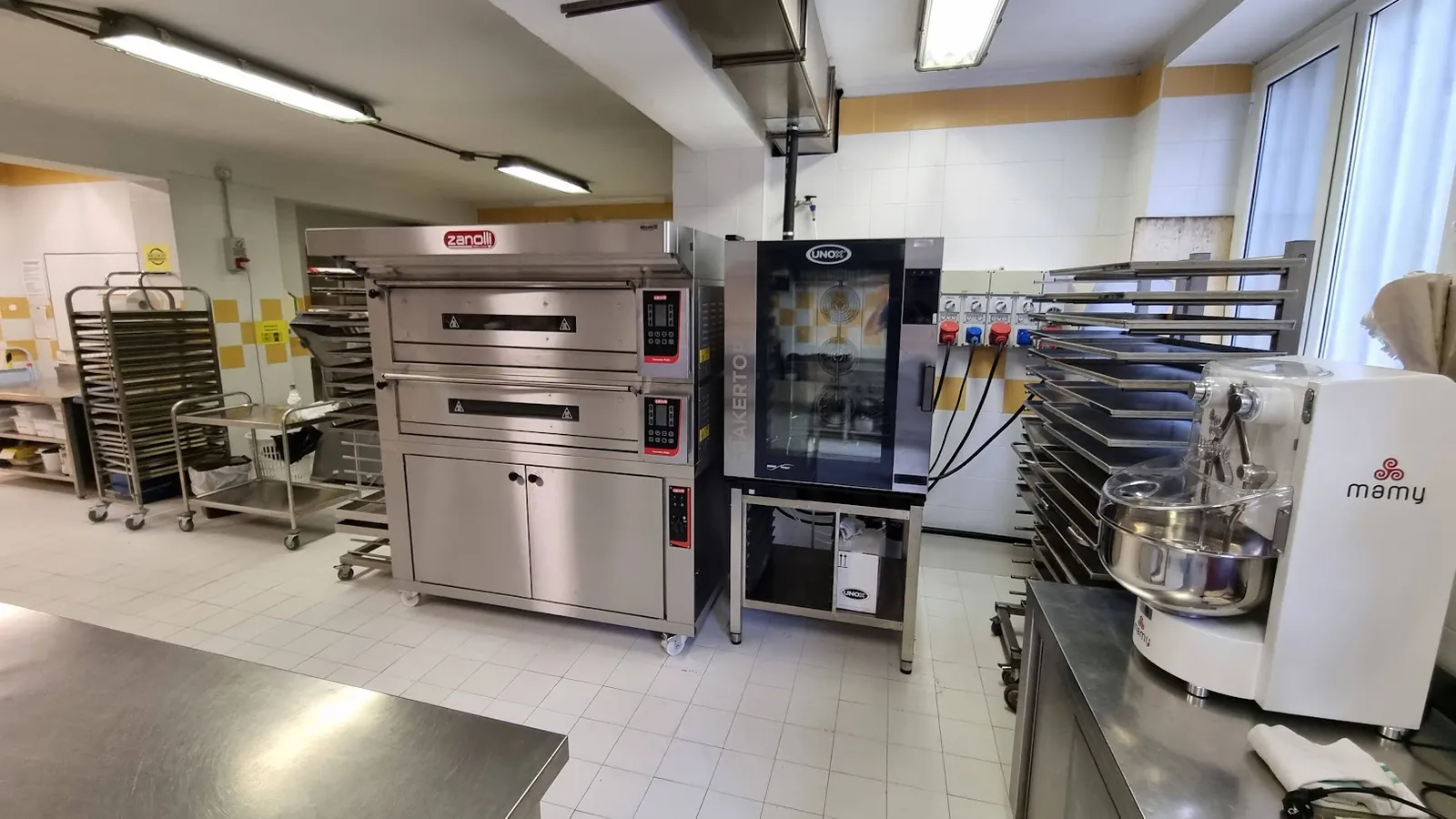 Istituto Alberghiero Martini - forni-laboratorio-pasticceria.webp