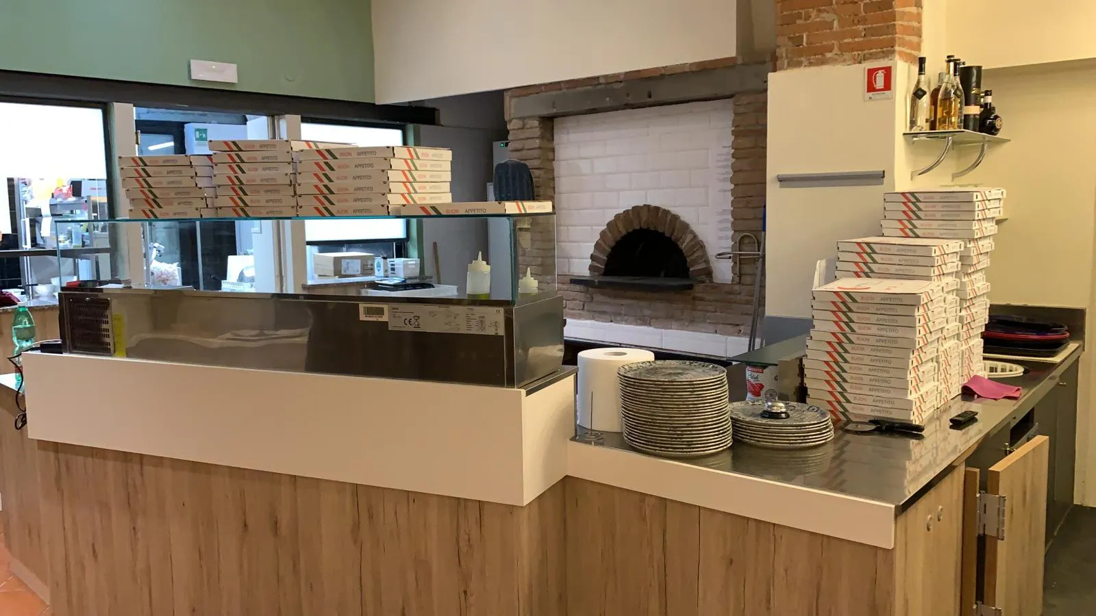 Luna Rossa Pizza & Griglia - banco-pizza-dettaglio.webp