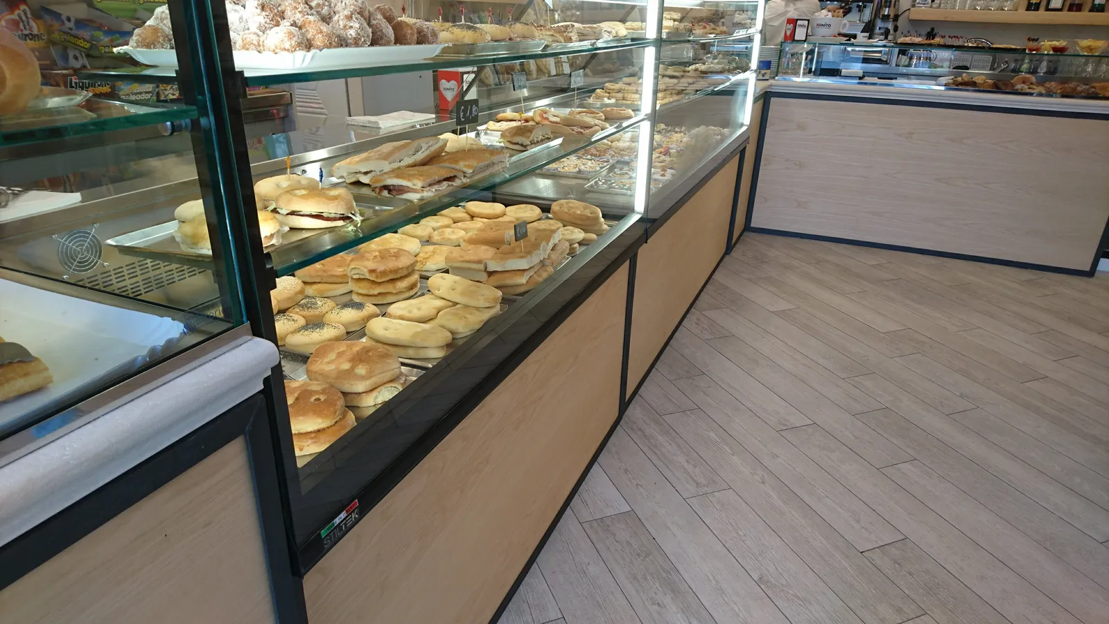 Pasticceria Fiorentina - dettaglio-vetrina-stiltek.webp