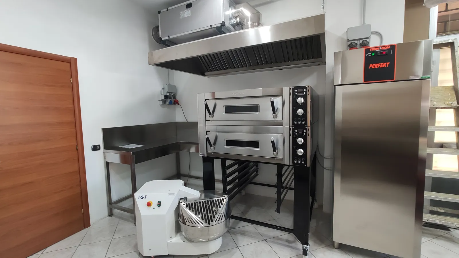 Pizza Al Tegamino - forno-impastatrice-igf-impianto-aspirazione.webp