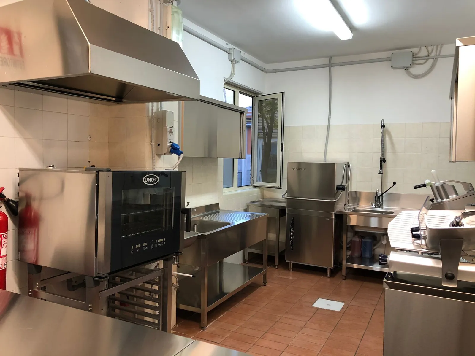Pizzeria Quarrata - forno-a-convezione-con-cappa-dedicata.webp