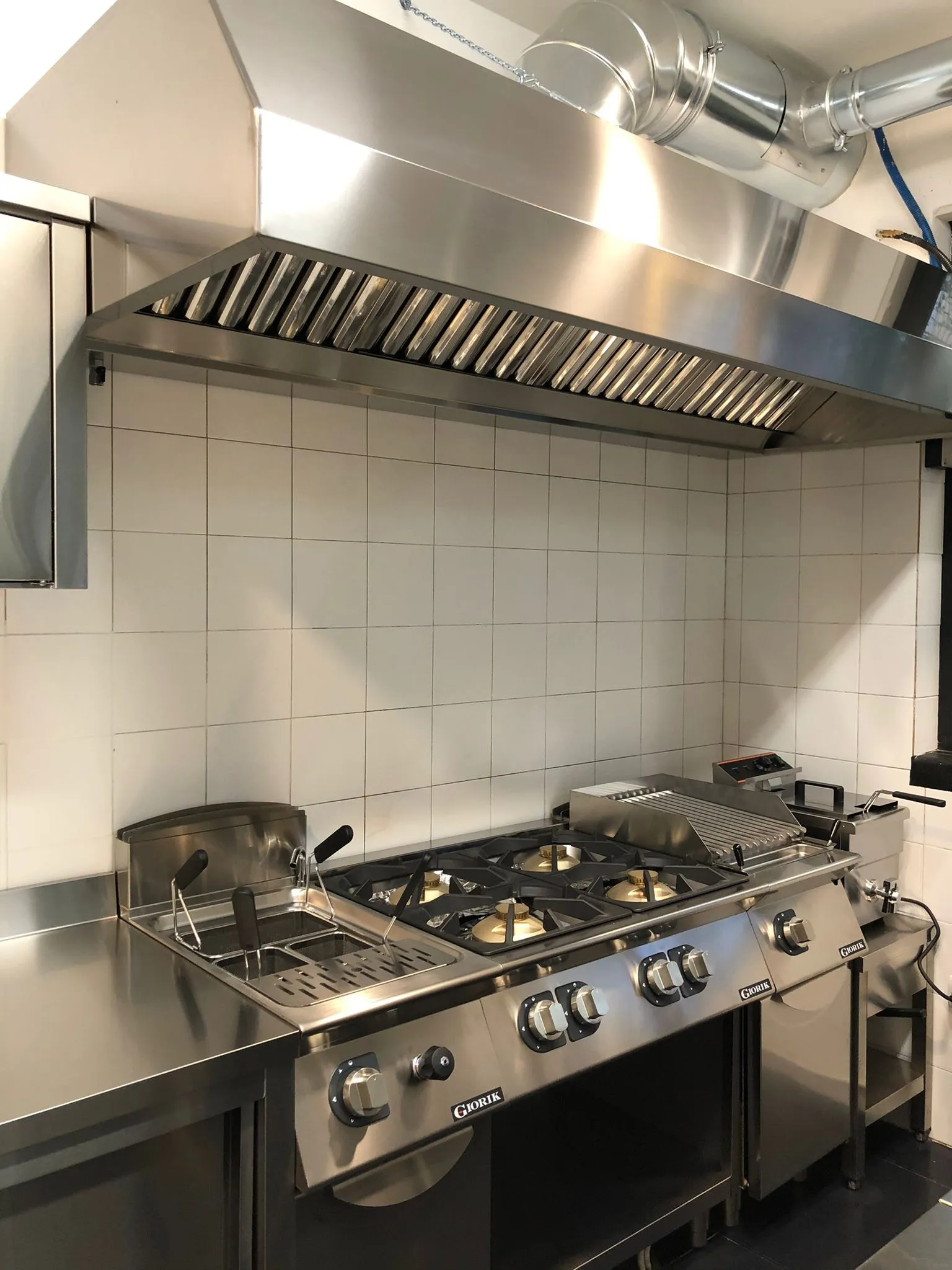 Pizzeria Quarrata - linea-cottura-e-aspirazione.webp