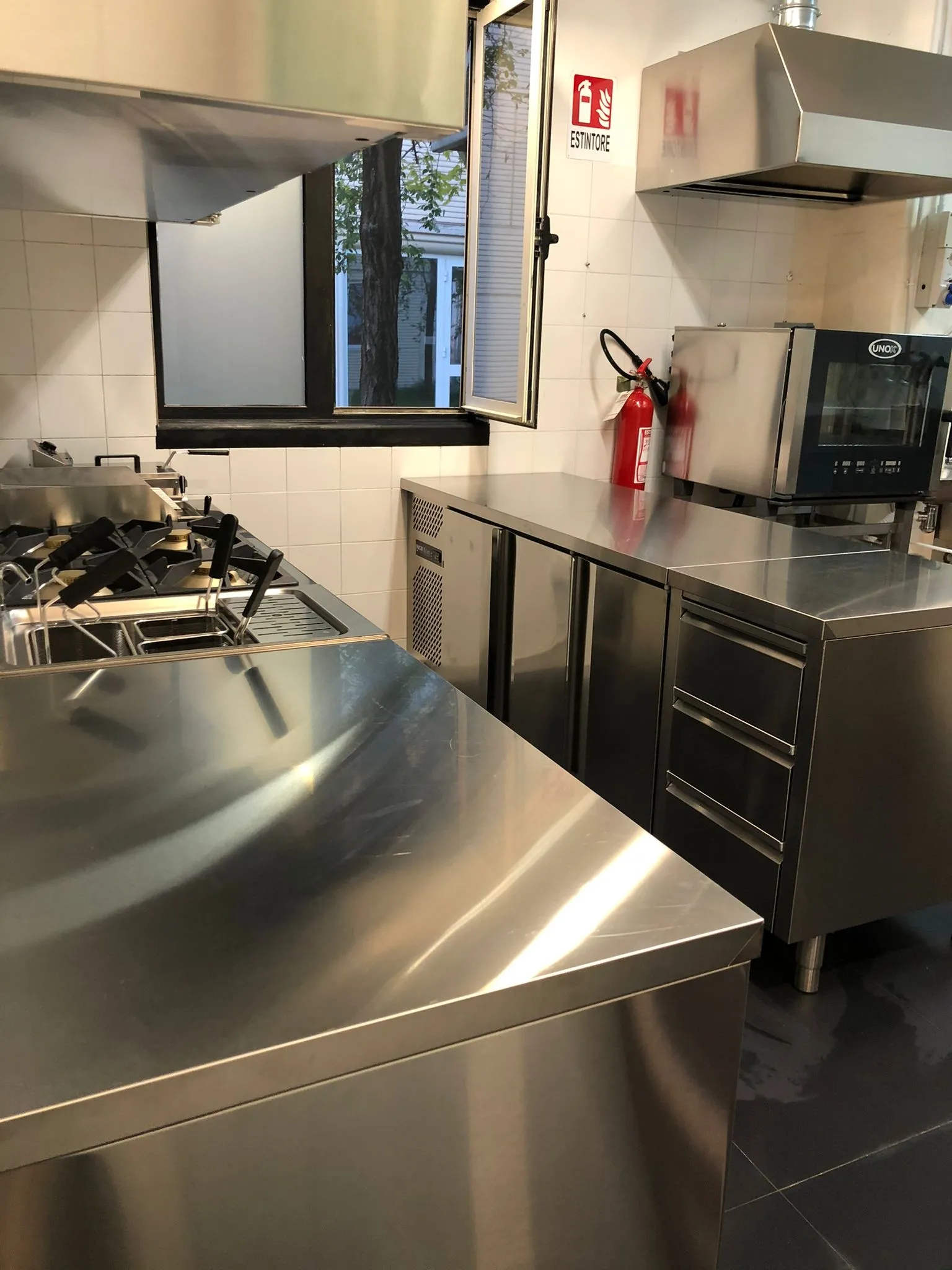 Pizzeria Quarrata - pass-e-tavolo-preparazione.webp