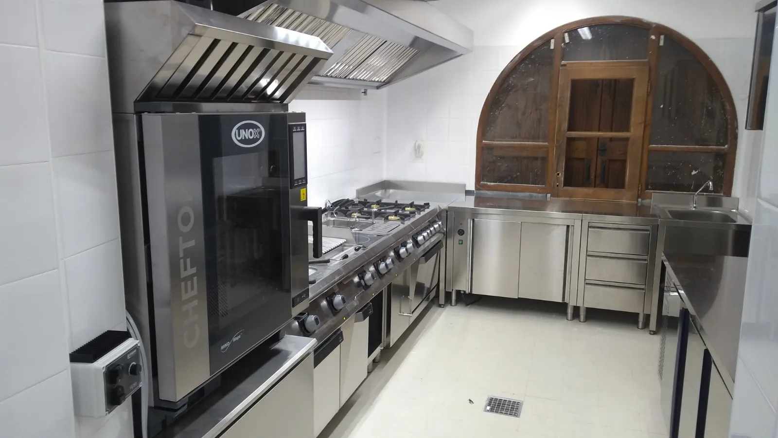 Villa Zelma - forno-con-cappa-dedicata.webp